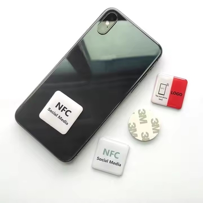 13.56MHz Custom RFID Key Fob NFC Epoxy Sticker Instan Berbagi Untuk Ponsel NFC Sticker